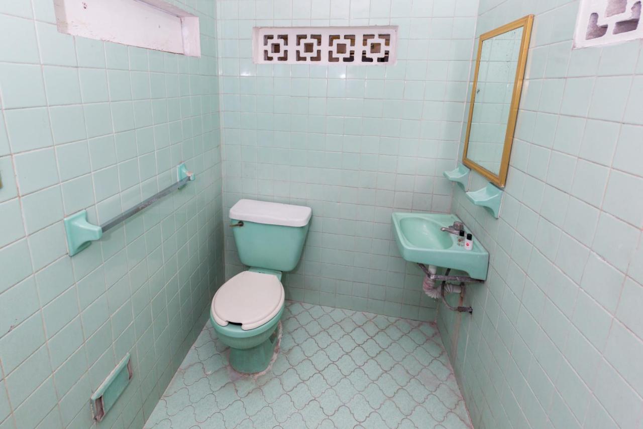 Oyo Hotel Rubi Сиуатанехо Екстериор снимка